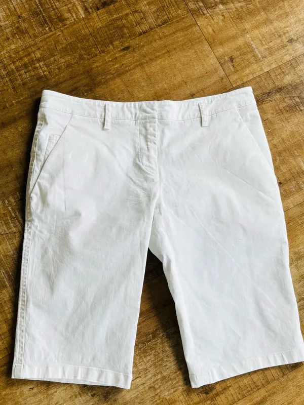 Women's Prada white cotton Bermuda shorts size 42 IT (6-8) - Image 2