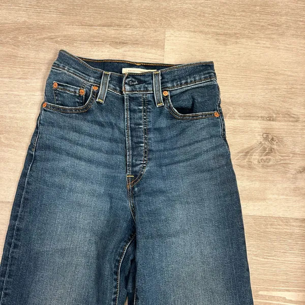 Levi’s ribcage straight dark wash button fly vibrate jeans 26” waist 32” length - Image 3