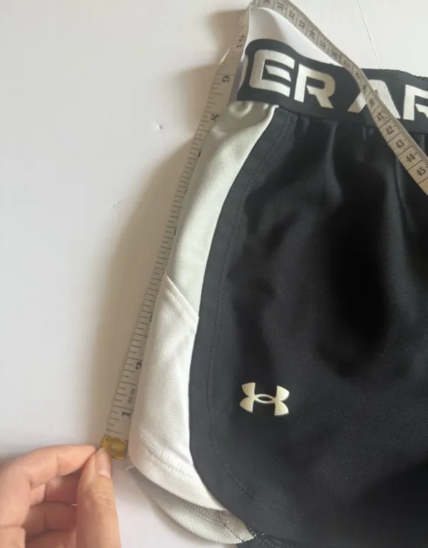 Under Armour loose shorts. Women's size medium - Image 5