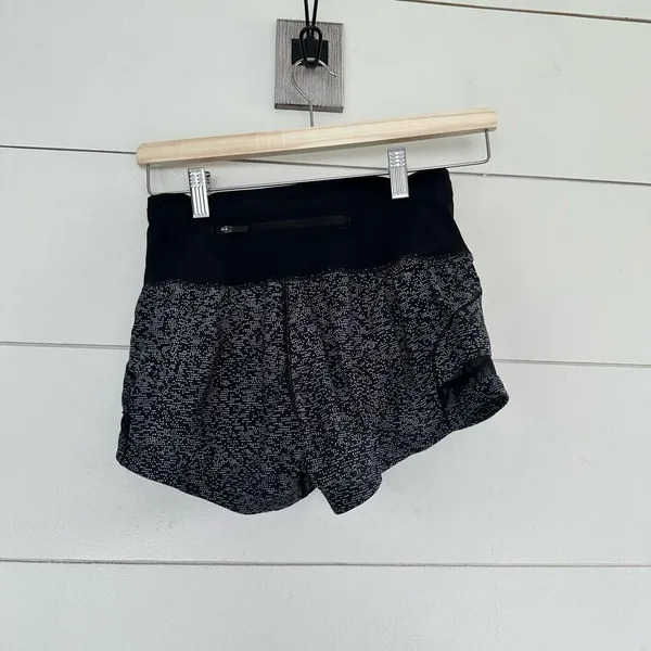Lululemon Women’s 2 Pace Perfect Short Soundwave - Image 3