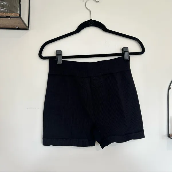 Free People Movement Black Waffle‎ Ribbed Athletic Workout Hot Pants Shorts M/L - Image 2