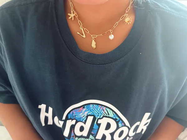 V Necklace Gold - Image 2
