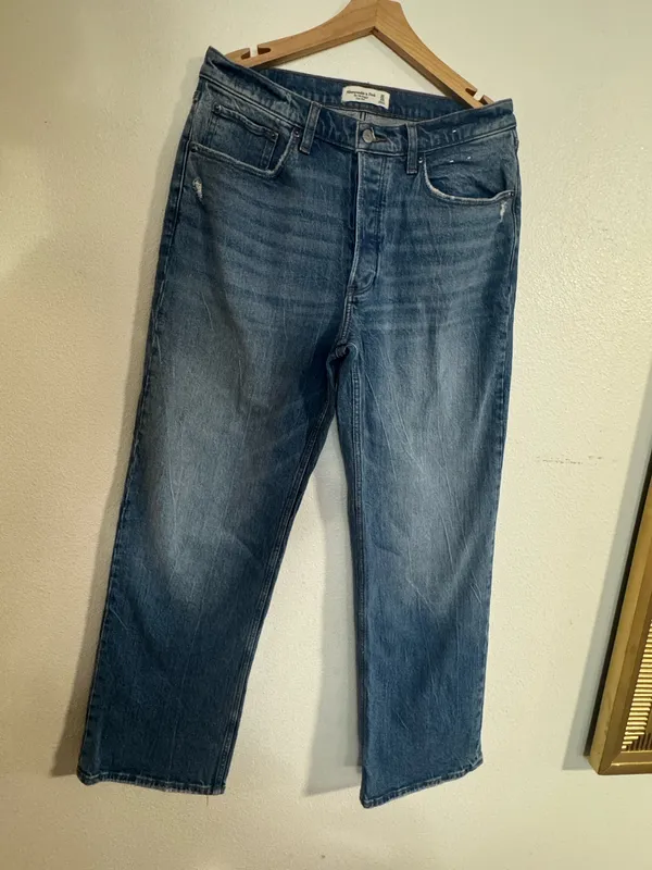 Abercrombie The Baggy Low-Rise 90s Jeans - Image 4