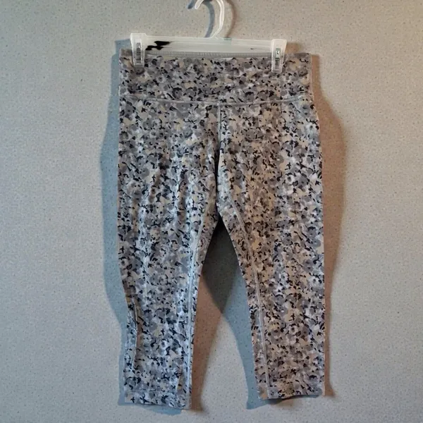 Lululemon Wunder Under Capri Leggings | Size 8 | Gray Camo - Image 2