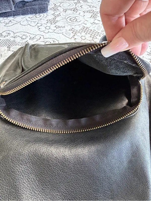 Classic Black Leather Backpack - Image 5