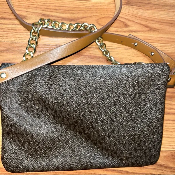Michael Kors wristlet signature logo brown chain - Image 4