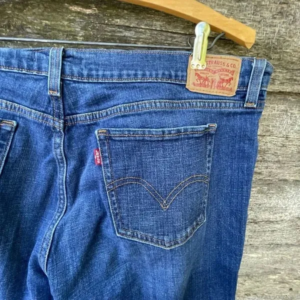 Levi’s 414 relaxed straight women’s size W33 L 32. - Image 3