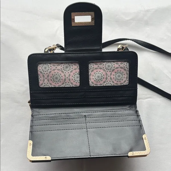 Elegant Black Leather Crossbody Bag GUC - Image 3