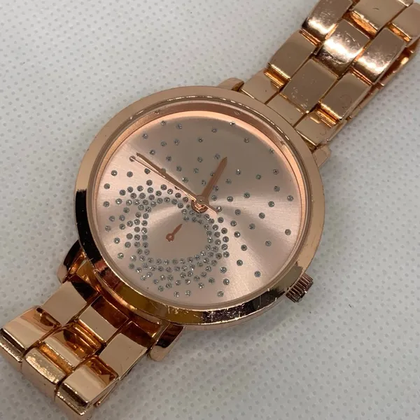 Rose gold tone women’s quartz analog wrist watch 38mm heart dial running - Image 2