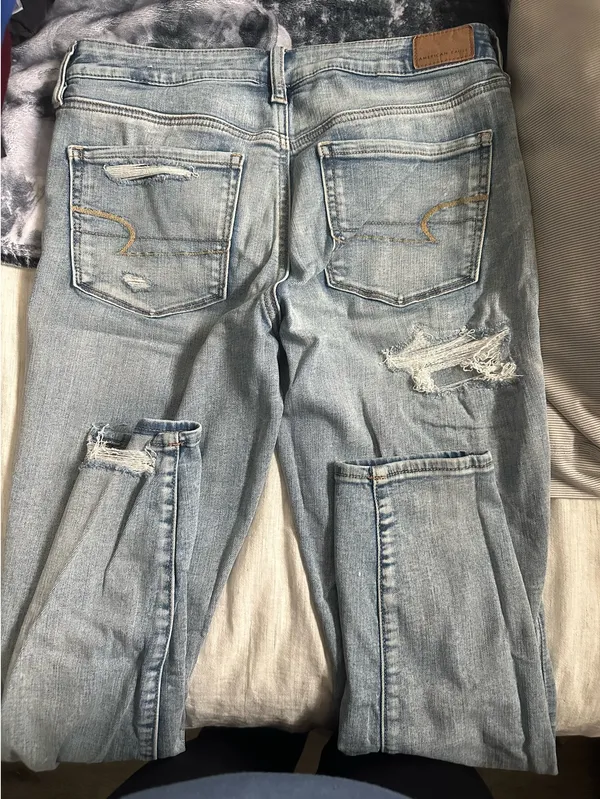 Light Wash American Eagle Jeans - Image 2