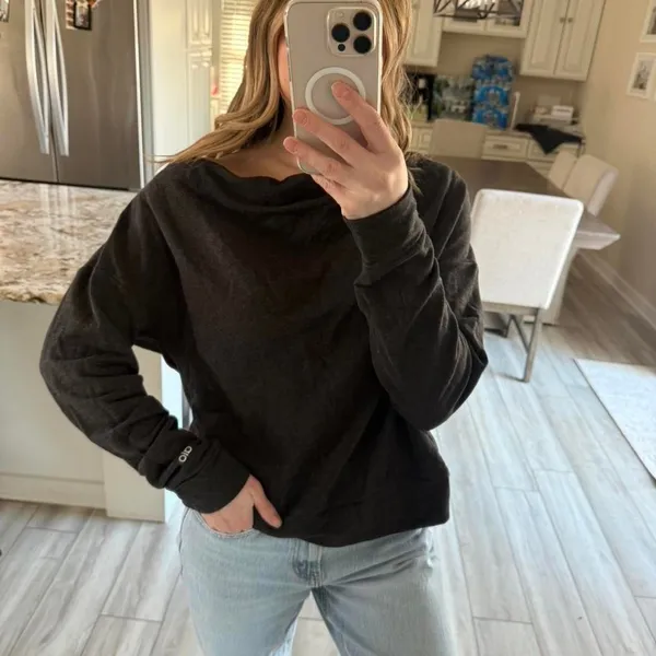 Alo-yoga Women's Grey and Black Jumper - Image 2