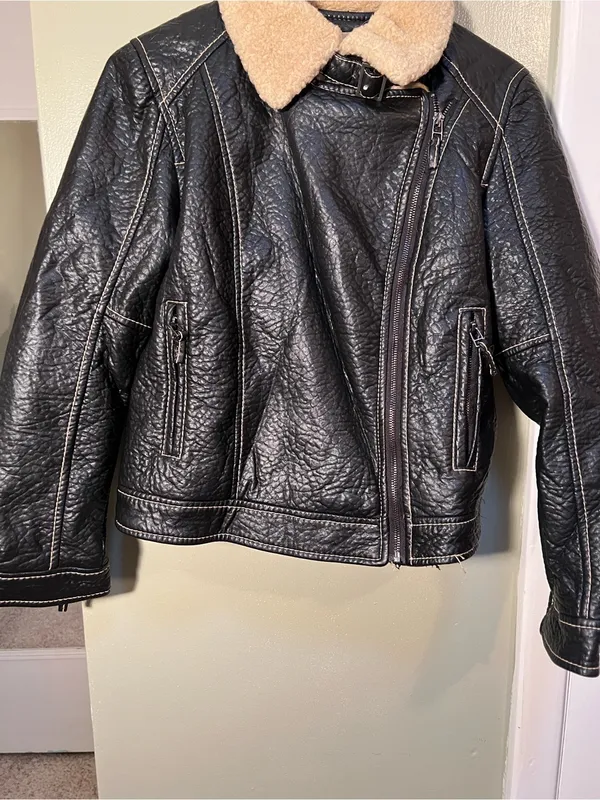 Studio M Women’s Size XS Faux Leather Jacket Black Sherpa Textured Wool Trim - Image 4
