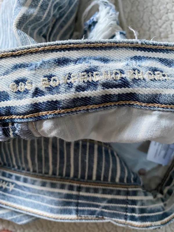 American Eagle 90’s Boyfriend Shorts - Image 4