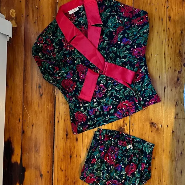 Small Vintage Victoria's Secret Gold Label Satin Pajama Set - Image 2