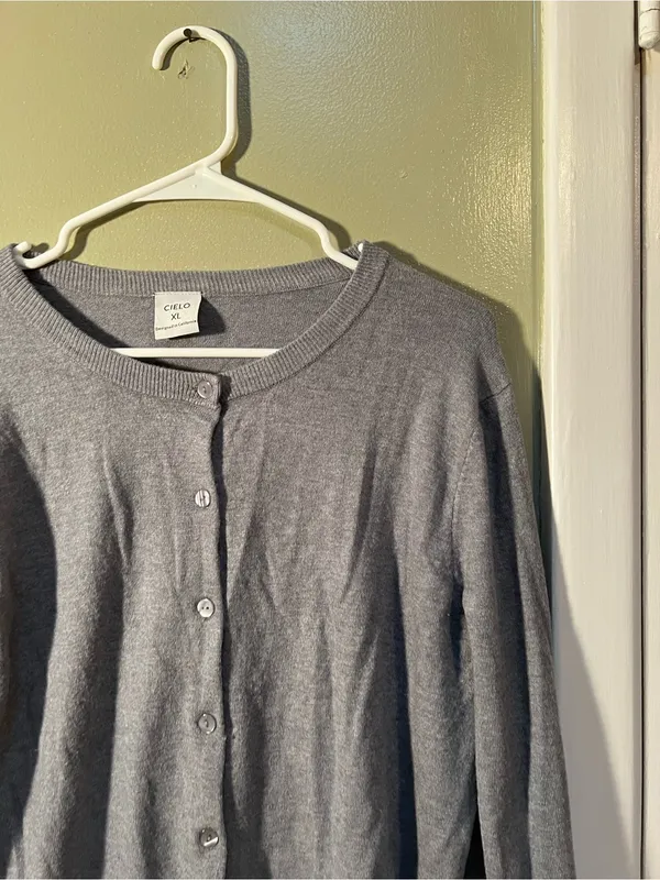 Cielo Women’s Size XL Cardigan Sweater Light Gray Button Crewneck Long Sleeve - Image 6