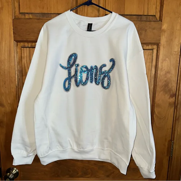 Detroit lions White Sweatshirt with Blue sequin glitter Lions logo size XL - Image 2