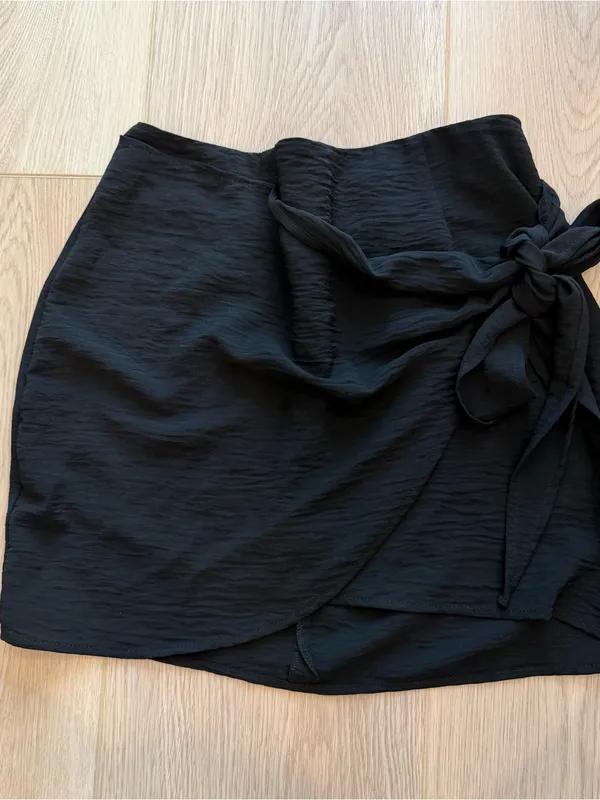 Black Wrap Tie Skirt Size M - Image 2