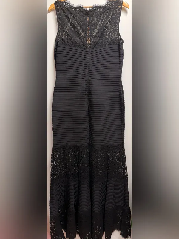 Tadashi Shoji Illusion Lace Pintuck Gown Black Large - Image 9