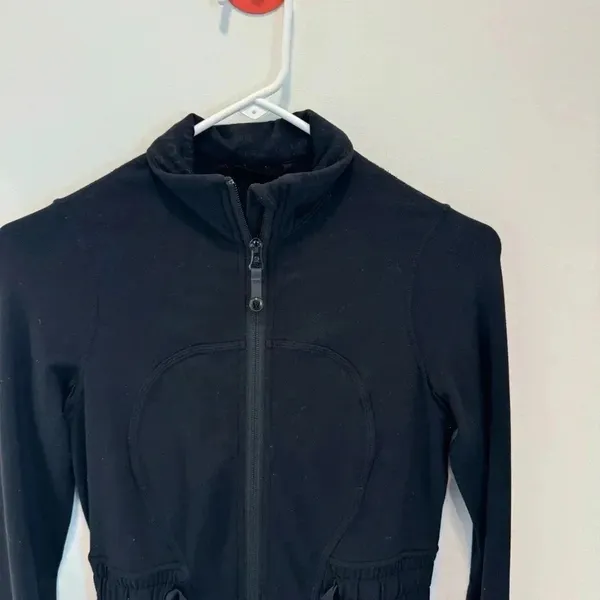 Lululemon womwens jacket size 4 - Image 2