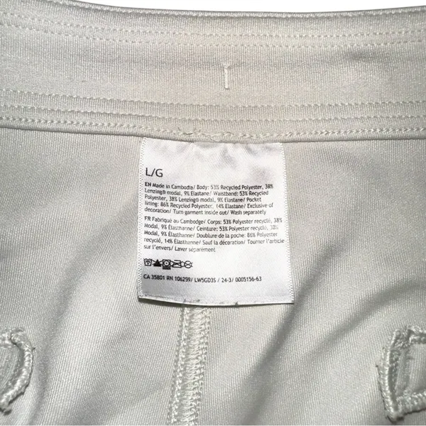 Lululemon Softstream Pintuck Mid-Rise Pant LARGE in Bone - Image 4