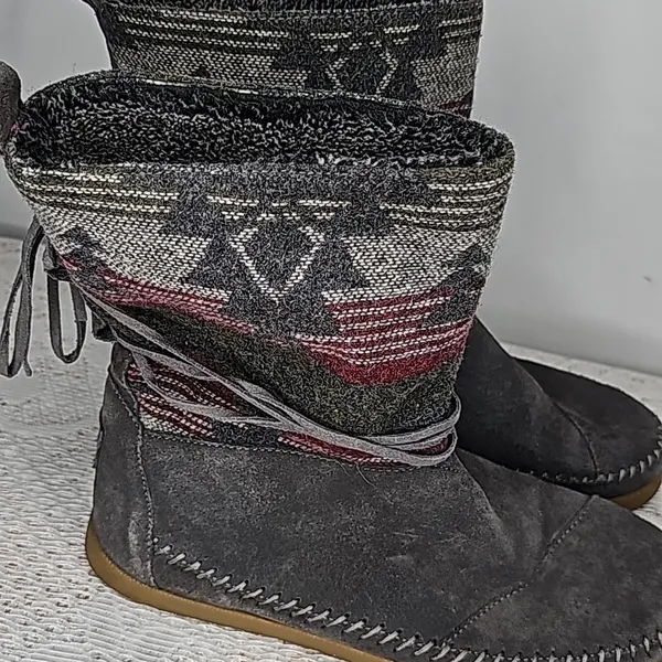 Toms Nepal native embroidered leather suede pull on moccasins ankle boots sz 7.5 - Image 3
