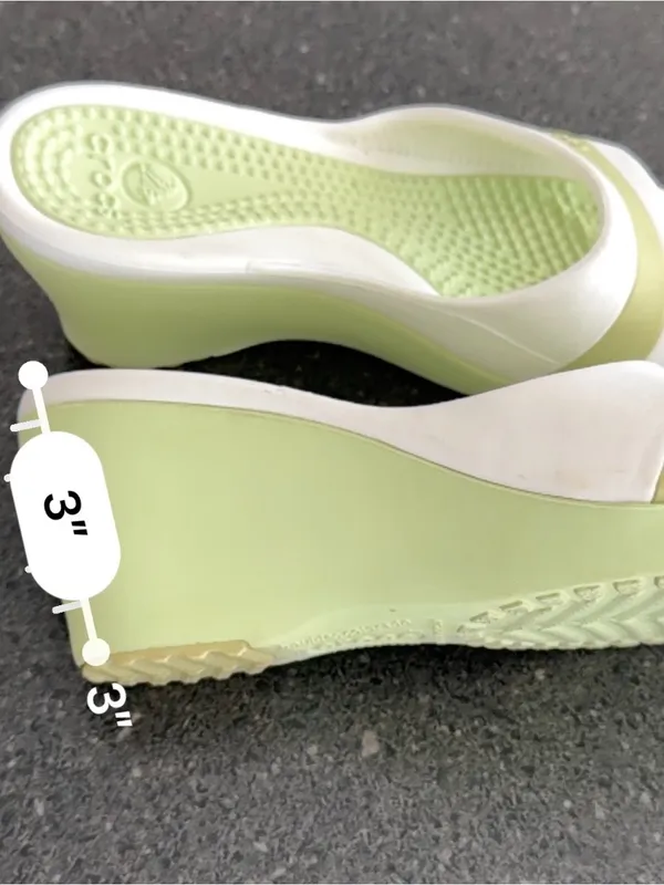 CROCS White Slide Sandals with Light Green Footbed size 7 - Image 7