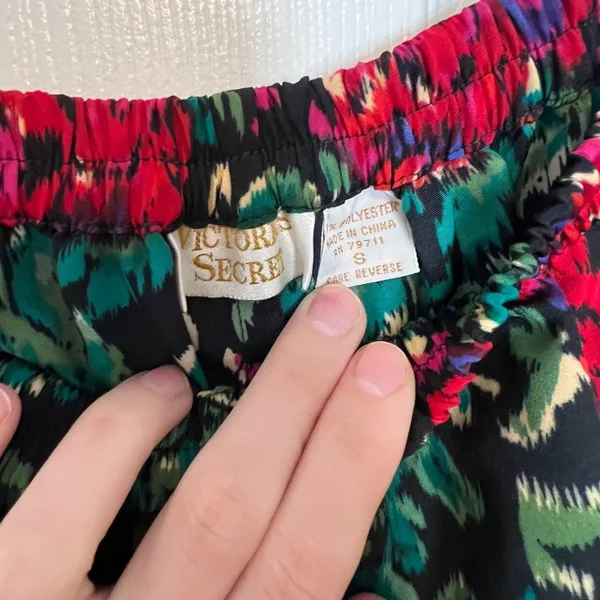 Small Vintage Victoria's Secret Gold Label Satin Pajama Set - Image 8
