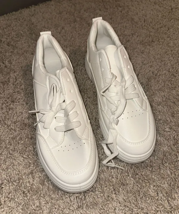 white sneakers Size 8.5 - Image 2