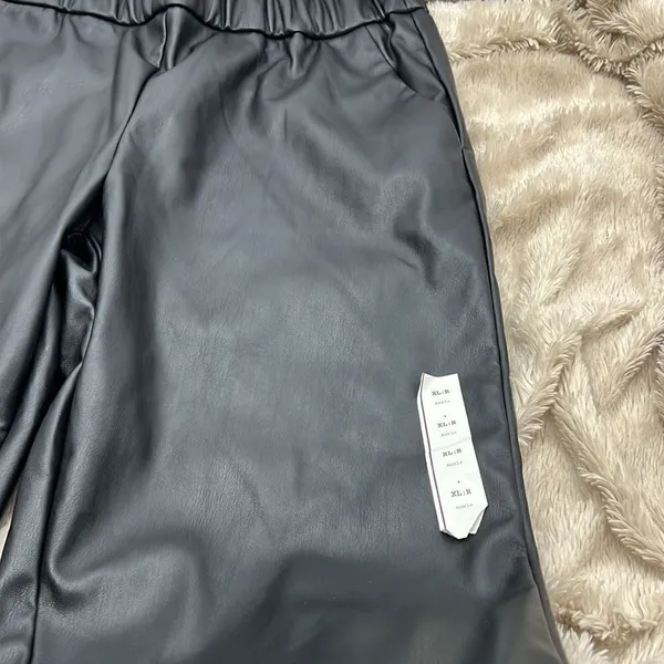 A New Day black polyurethane elastic waistband cropped pants XL - Image 2