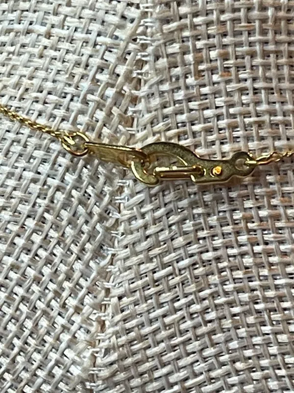 Gold Twist Solitaire Round Crystal Pendant Necklace - Image 5