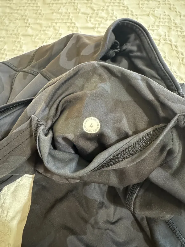 Lululemon Black Camo Leggings Align 25" - Image 4