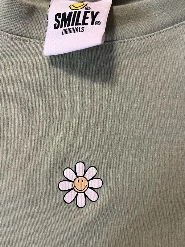 Cotton On Smiley collab green cropped tee with smiley daisy flower - Image 2