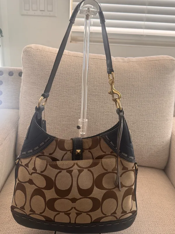 Vintage Coach Hamptons Blue Leather & Jacquard Signature Studded Hobo Shoulder bag. - Image 8