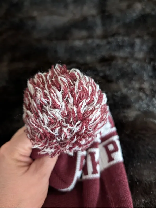 Victorias Secret PINK Beanie Hat Maroon Burgundy Knit Pom Pom Cuffed Womens - Image 3