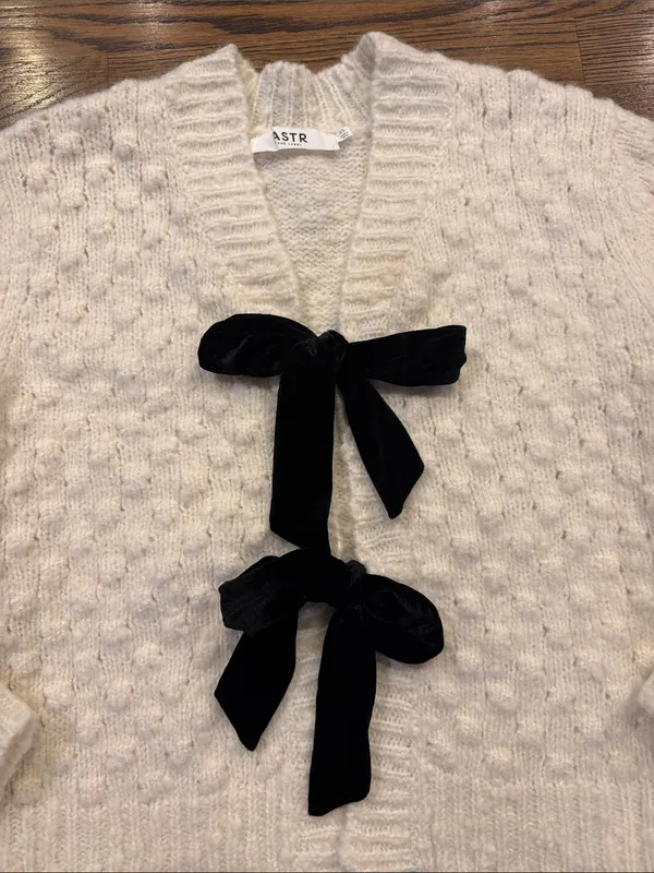 Astr the Label Cream Knit V-Neck cardigan Sweater with Black Velvet Bows, xS - Image 2