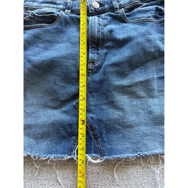 Express Floral Embroidered‎ Denim Mini Skirt Dark Wash Raw Hem Size 4 - Image 6