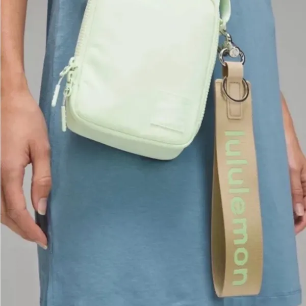 NEW & AUTHENTIC Lululemon Never‎ Lost Keychain Trench / Pistachio - Image 2