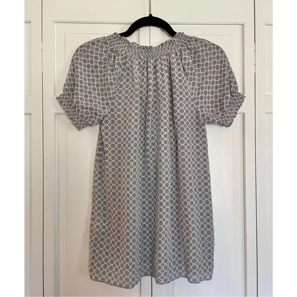 Joie silk medallion smocked puff sleeve top xs - Image 5