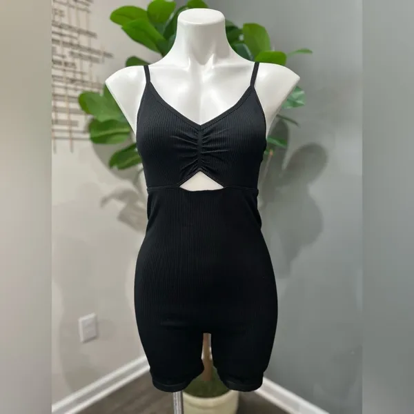 NWT Colsie Cut-Out Ribbed Romper in black XS - Image 2