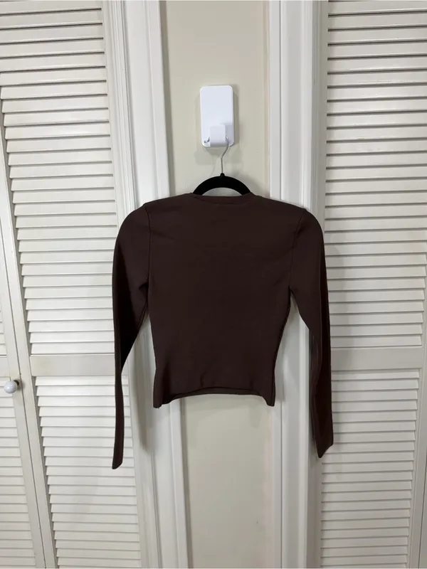 Aritzia Babaton top - Image 3