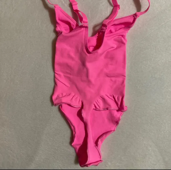 SKIMS Pink Sculpting Thong Bodysuit XS - Image 4