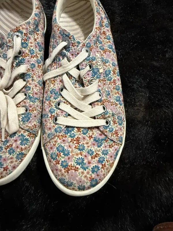 Taos Women's Star Burst Sneaker Shoes Floral Flowers 10 - Image 2