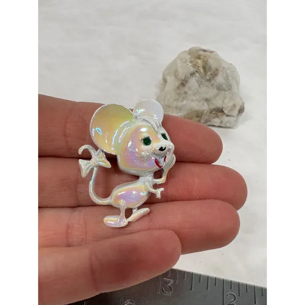 Vintage Iridescent Pearlescent Mouse Brooch Pin Green Rhinestone Eyes‎ Bow Tail - Image 4