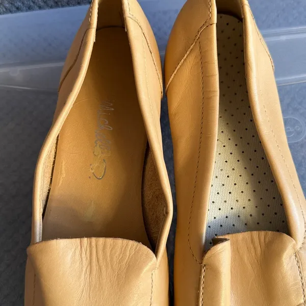 Michelle D‎ Womens Tan Beige Leather Square Toe Loafers Low Block Heel SZ 7 - Image 5