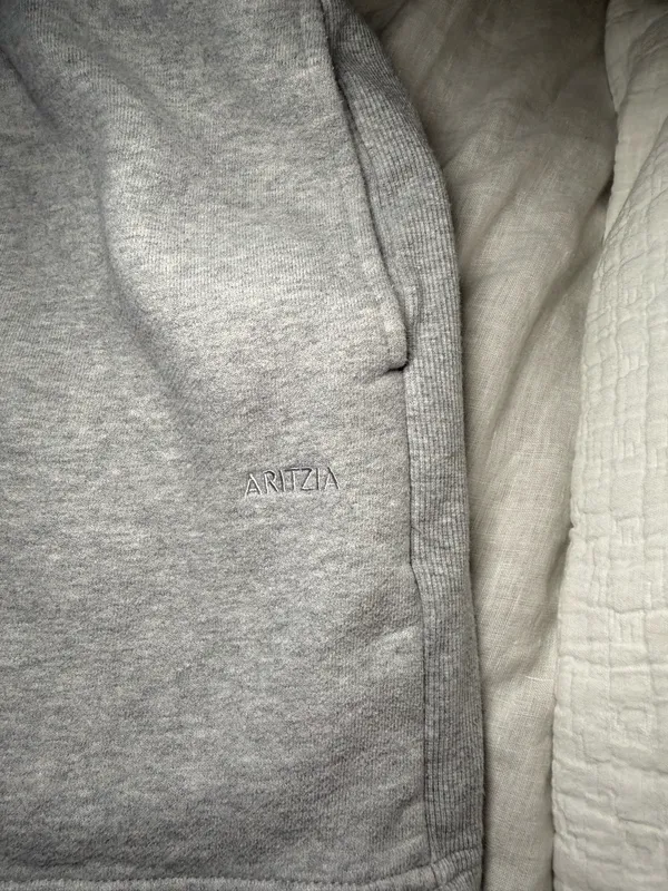 Aritzia Boyfriend Sweat Shorts TNA Cozy Fleece - Image 3