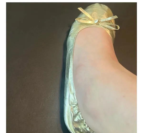 Silky Toes Travel Slippers - Image 4