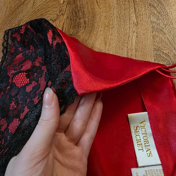 Vintage Gold Tag Victorias Secret Red Satin & Black Lace Cami - Image 5