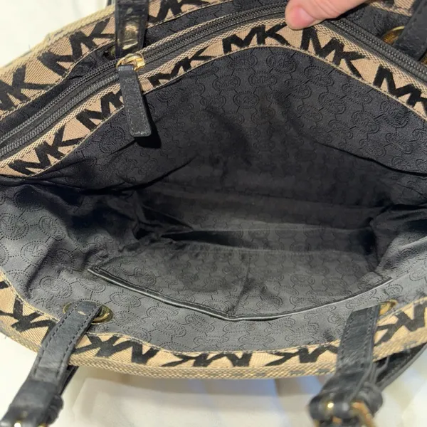 Michael Kors Large Jet Set Tote - Image 11