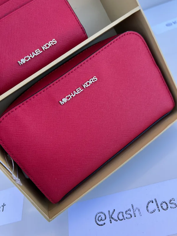Michael Kors Giftable boxed item wallet & Travel Pouch - Bright Red - Image 9