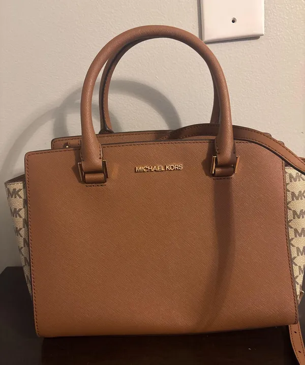 Michael Kors Crossbody - Image 2